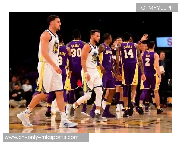 湖人队与骑士队激战第四节精彩回放全景解析与赛后点评